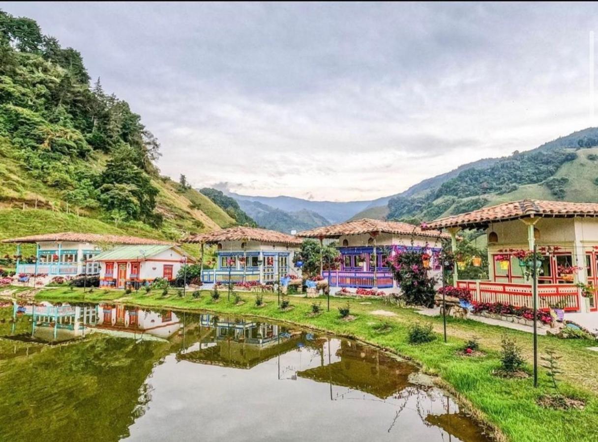 Hotel y Restaurante Lago La Valdivia Jardín Exterior foto