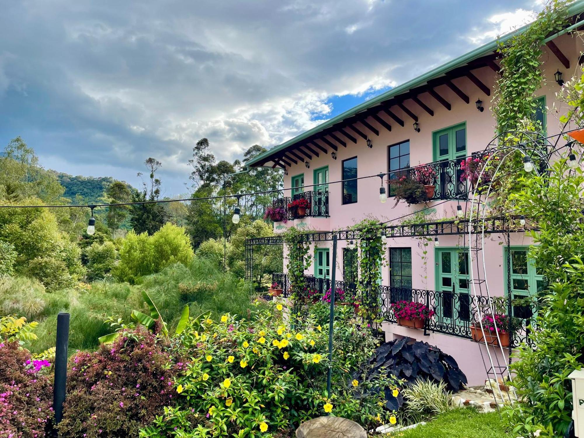 Hotel y Restaurante Lago La Valdivia Jardín Exterior foto